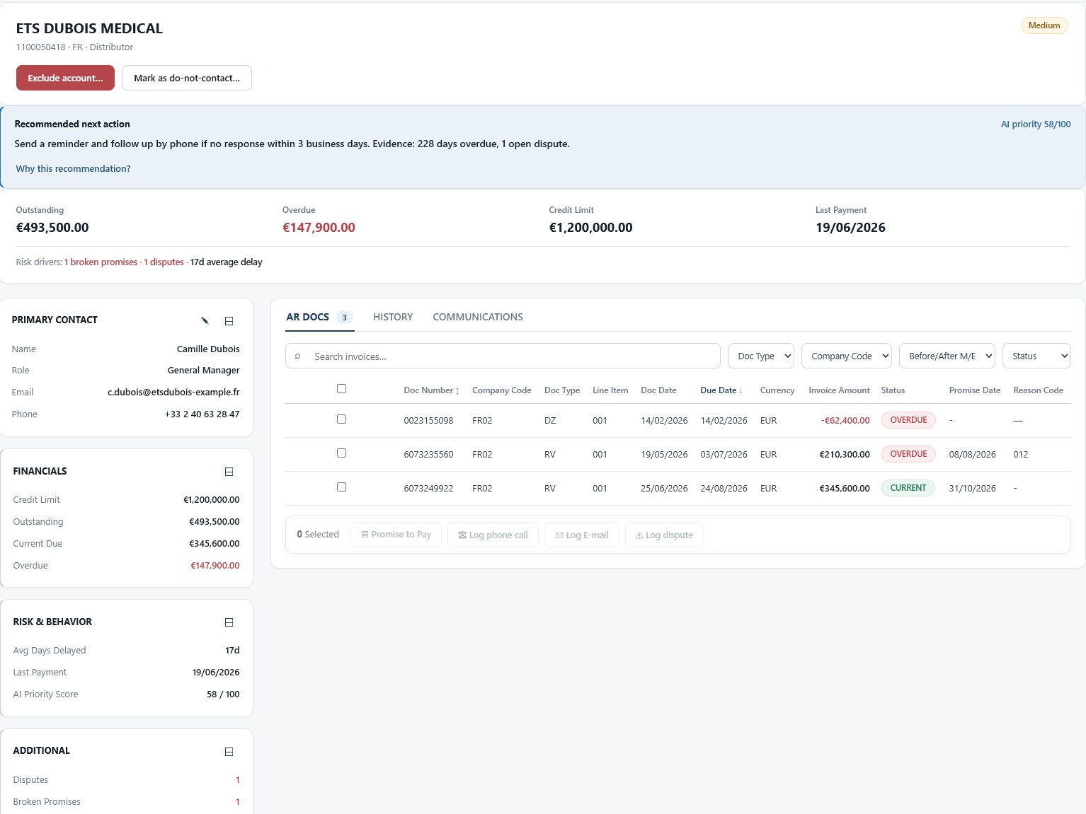 Customer case workspace with AI recommendation
